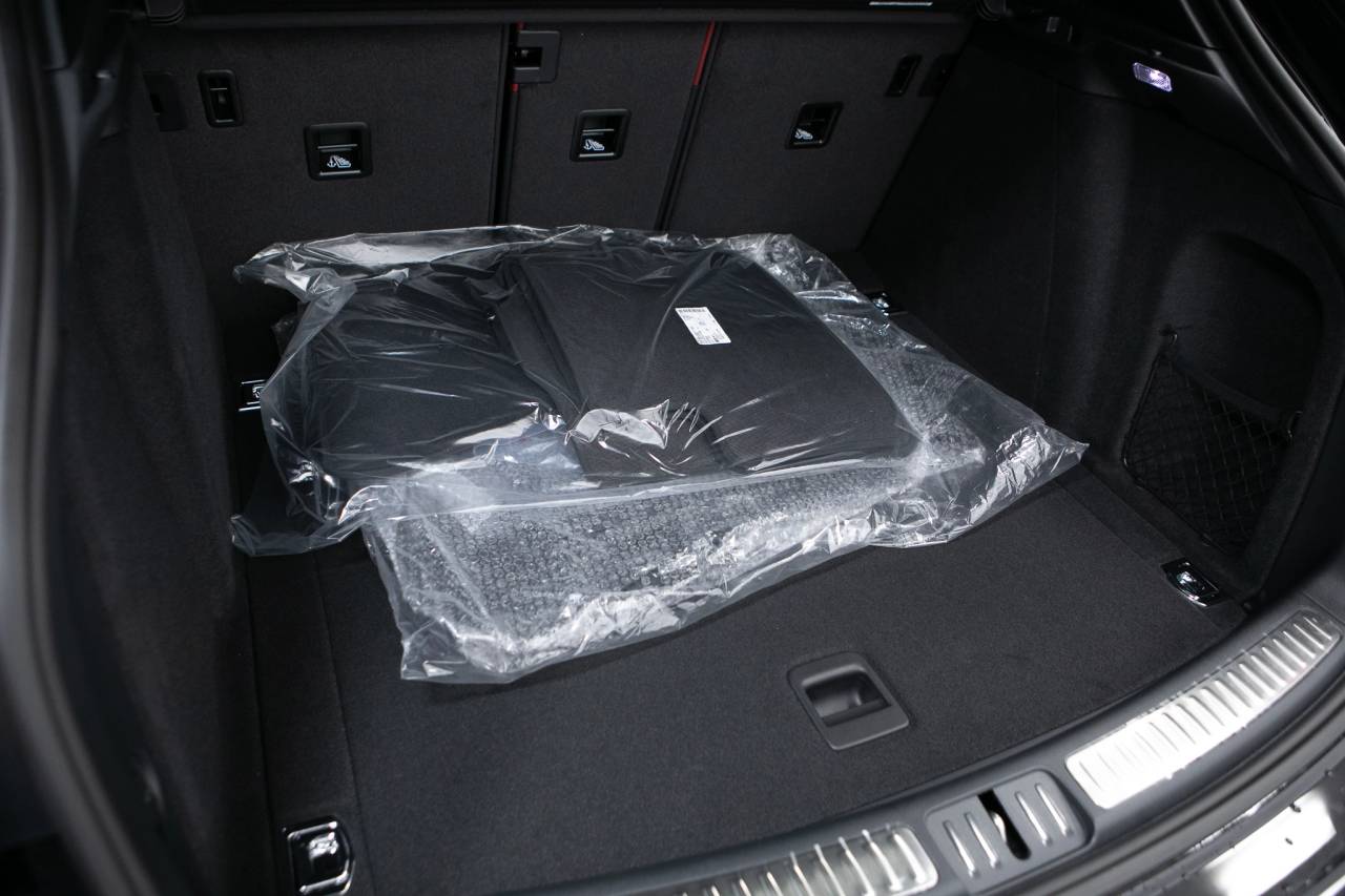 Thumbnail: 2026 Porsche Macan - 39