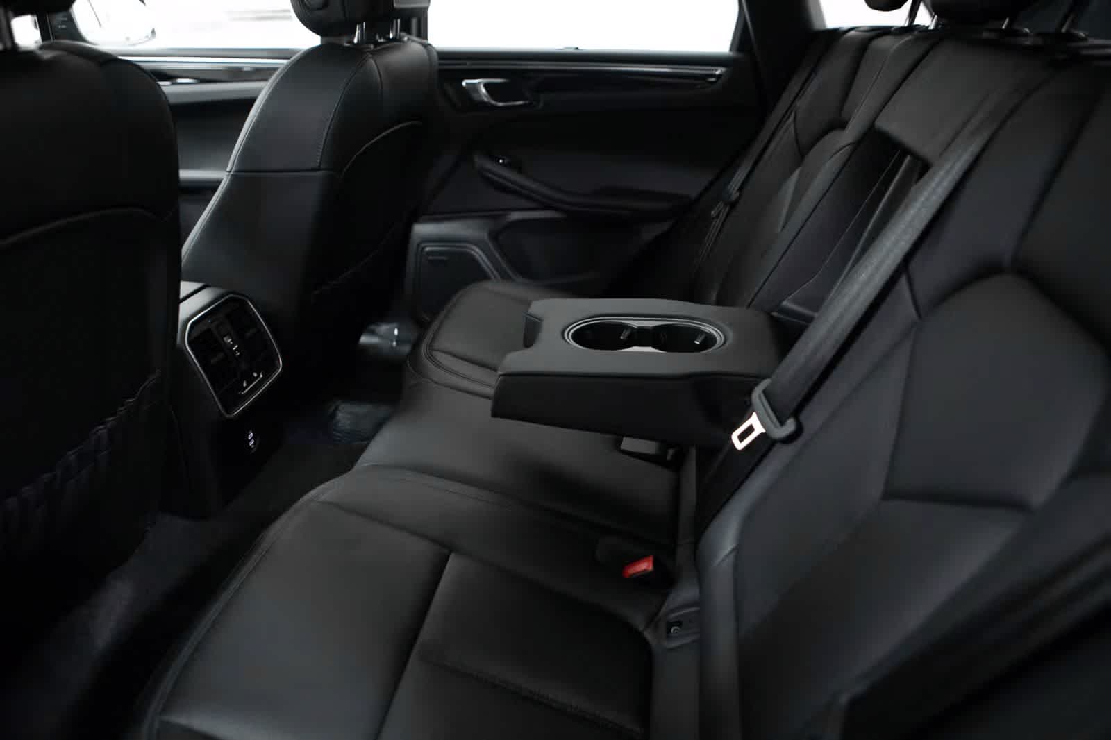 Thumbnail: 2026 Porsche Macan - 34