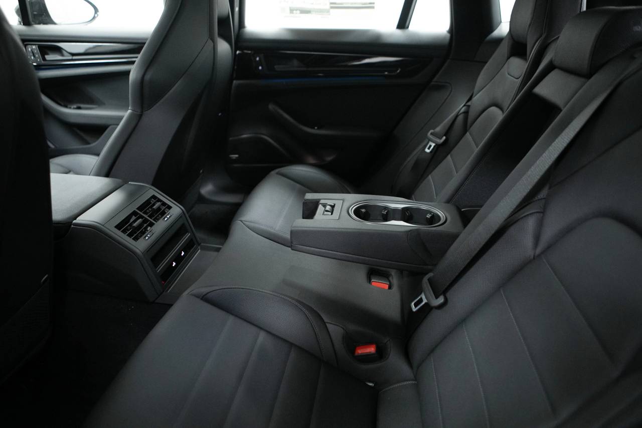 Thumbnail: 2026 Porsche Panamera - 35