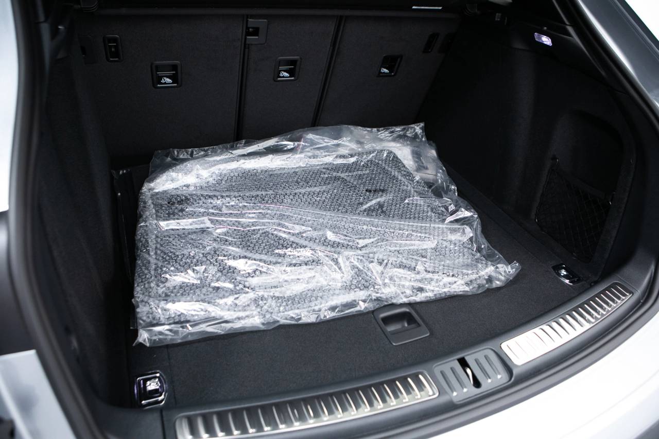 Thumbnail: 2026 Porsche Macan - 38