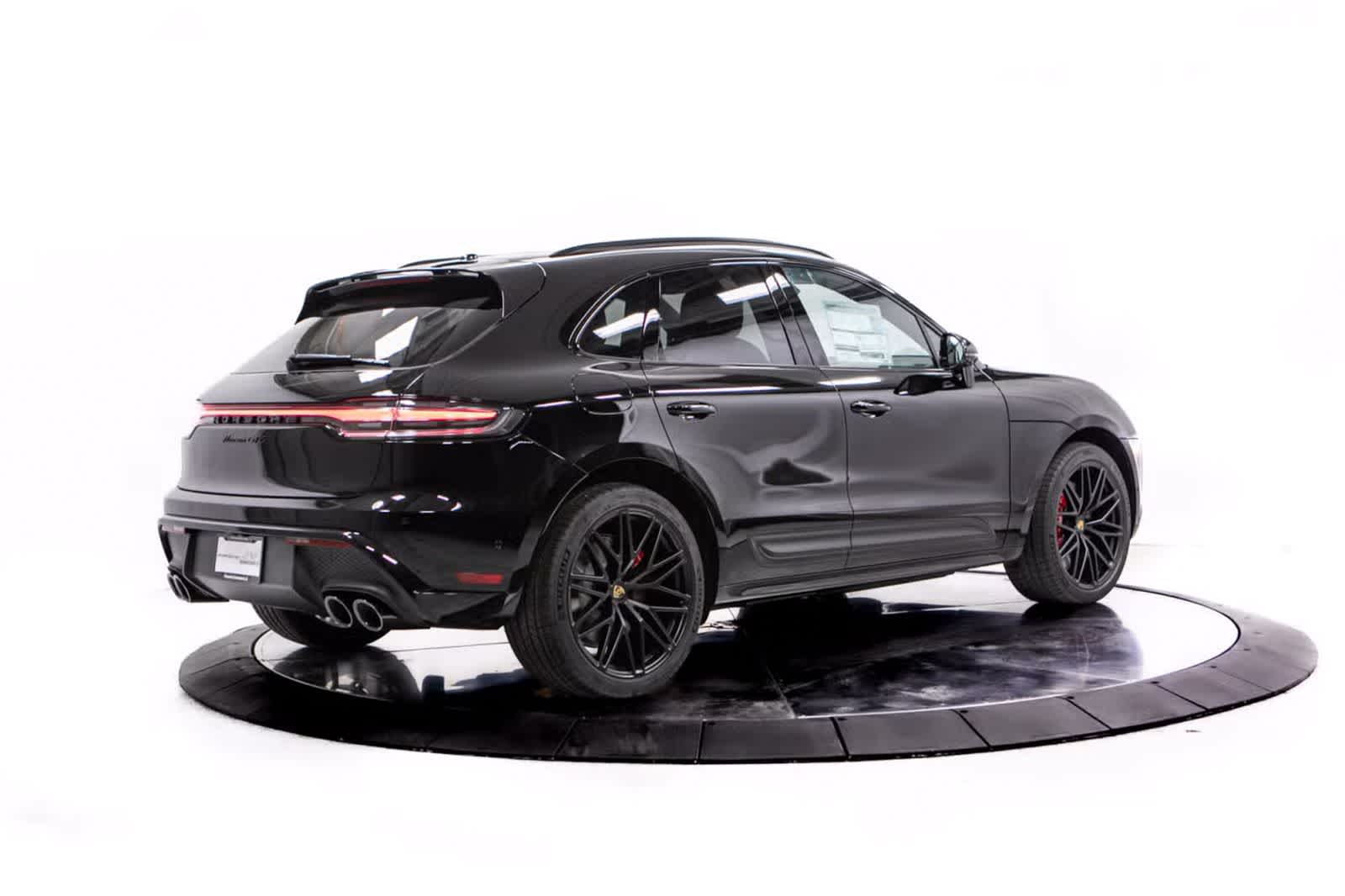 Thumbnail: 2026 Porsche Macan - 7