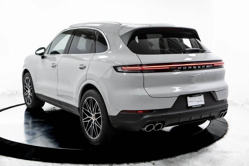 Thumbnail: 2025 Porsche Cayenne - 3