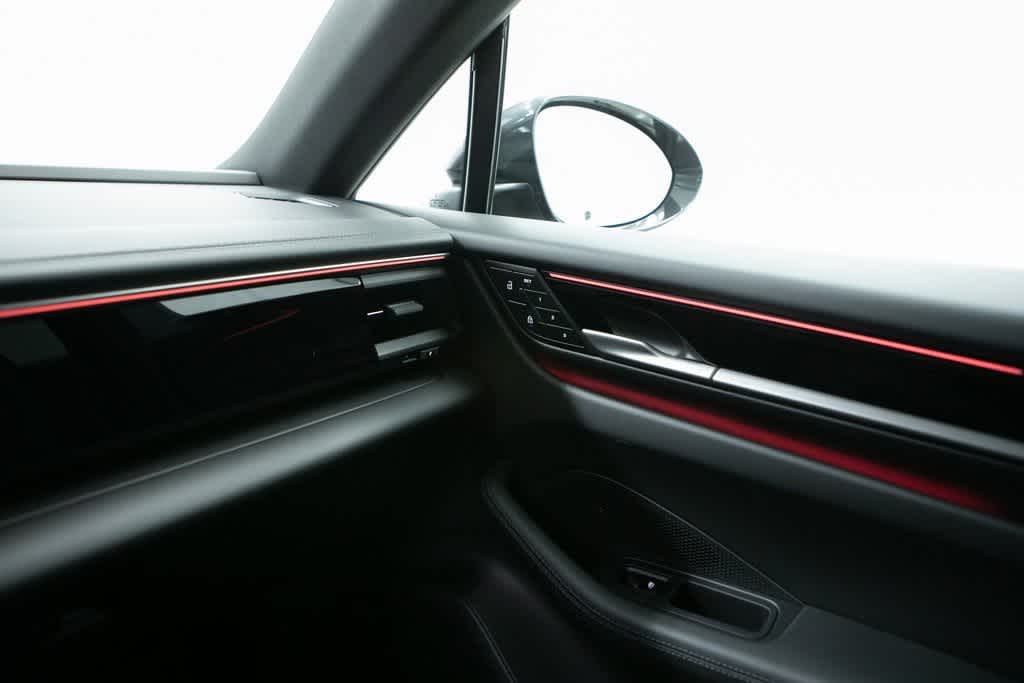 Thumbnail: 2025 Porsche Macan - 29
