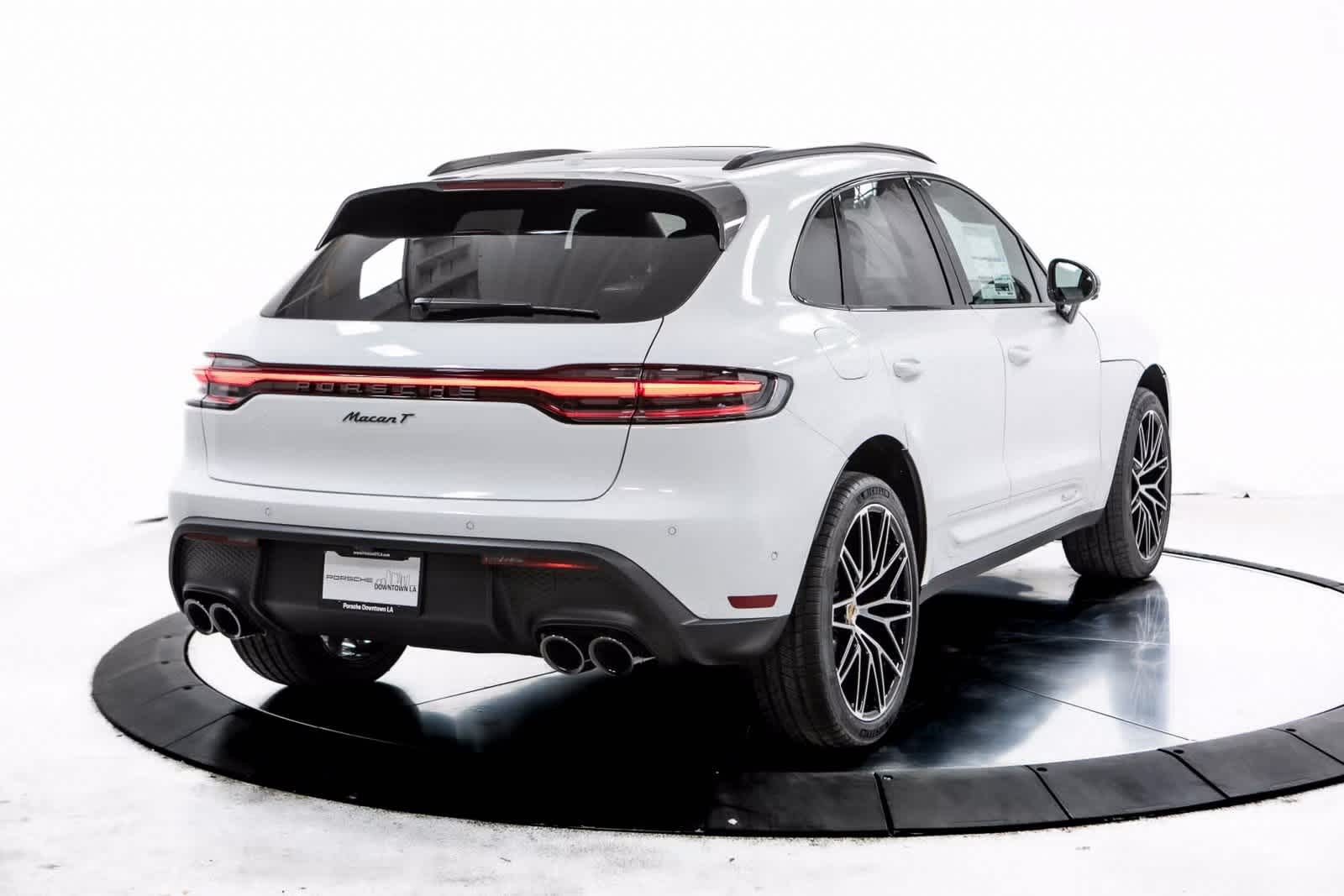 Thumbnail: 2025 Porsche Macan - 7