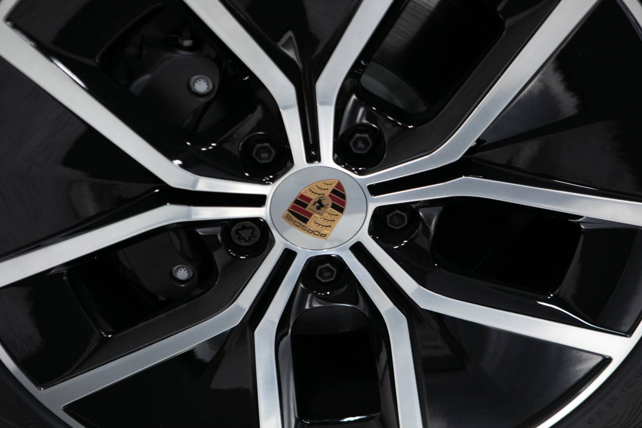 Thumbnail: 2026 Porsche Taycan - 11