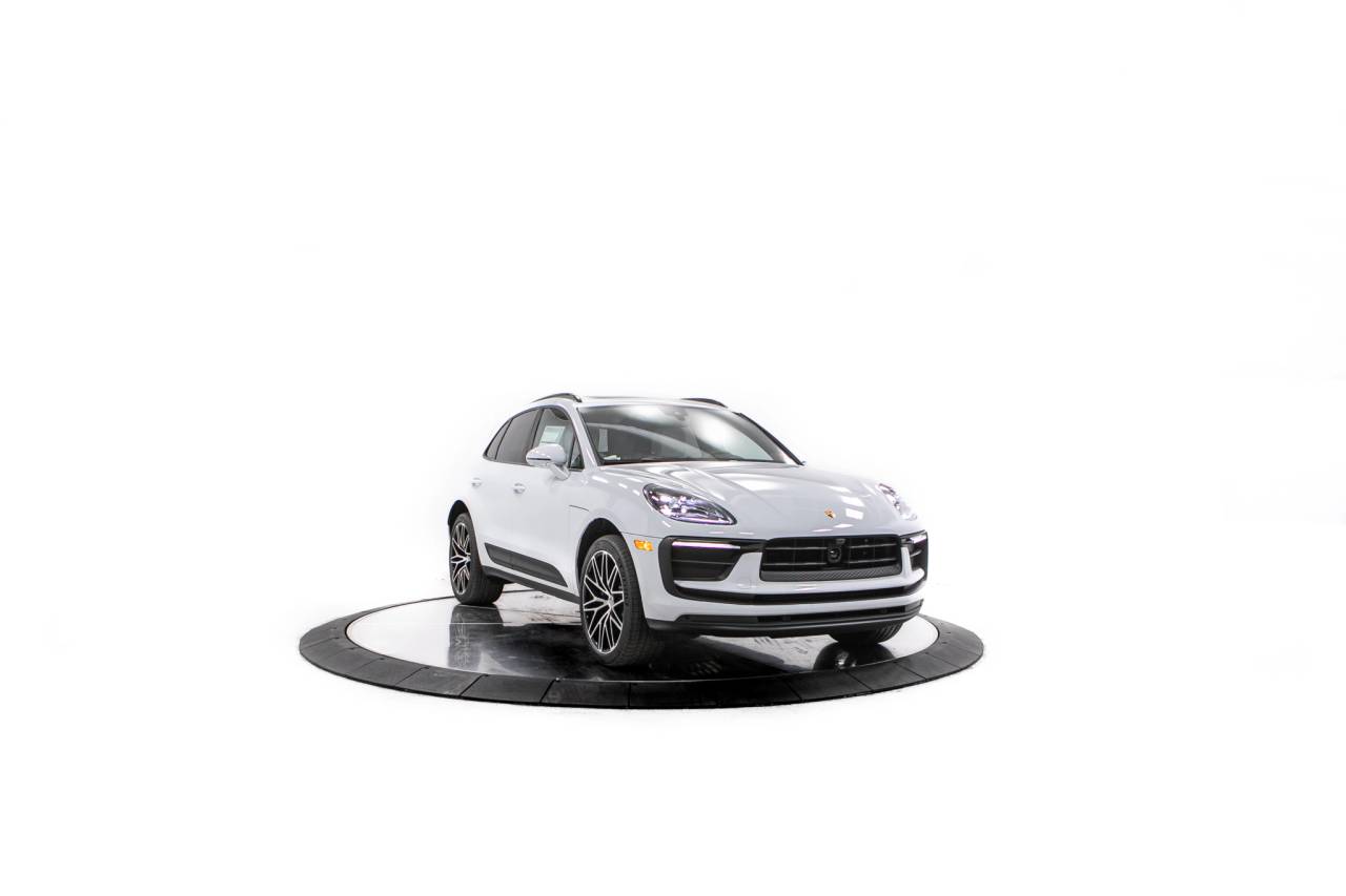 Thumbnail: 2026 Porsche Macan - 10