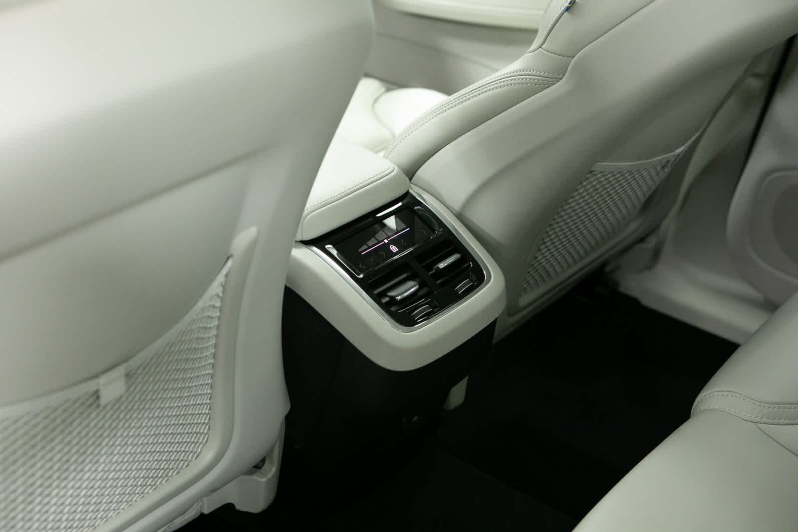 Thumbnail: 2024 Volvo XC60 - 26