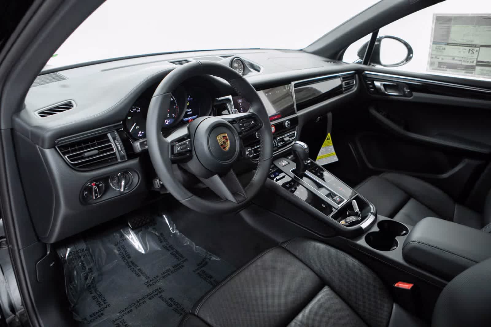 Thumbnail: 2026 Porsche Macan - 4