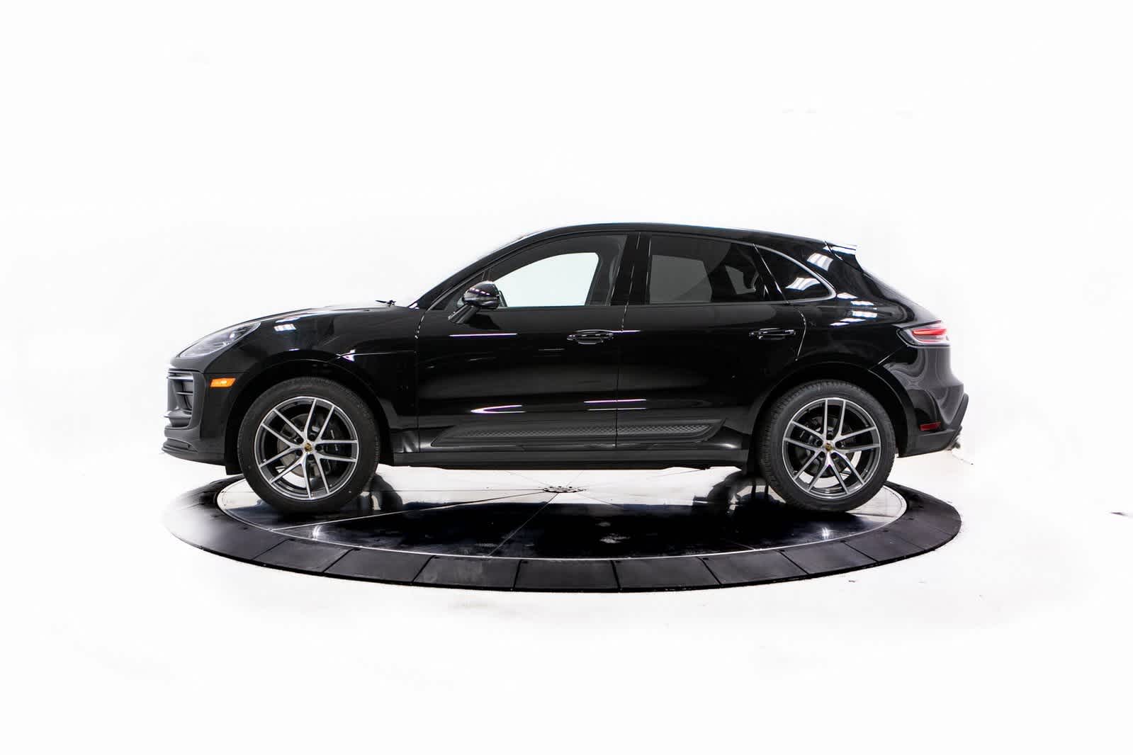 2023 Porsche Macan Base photo 2