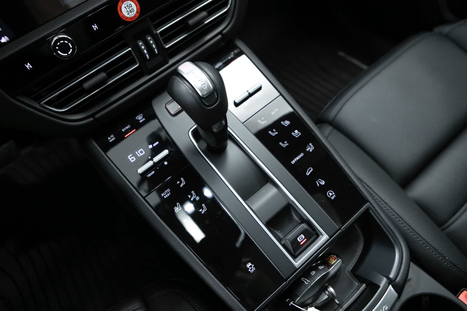 Thumbnail: 2026 Porsche Macan - 28