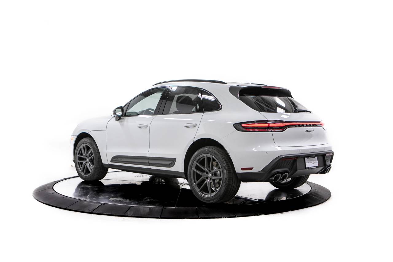 Thumbnail: 2026 Porsche Macan - 3