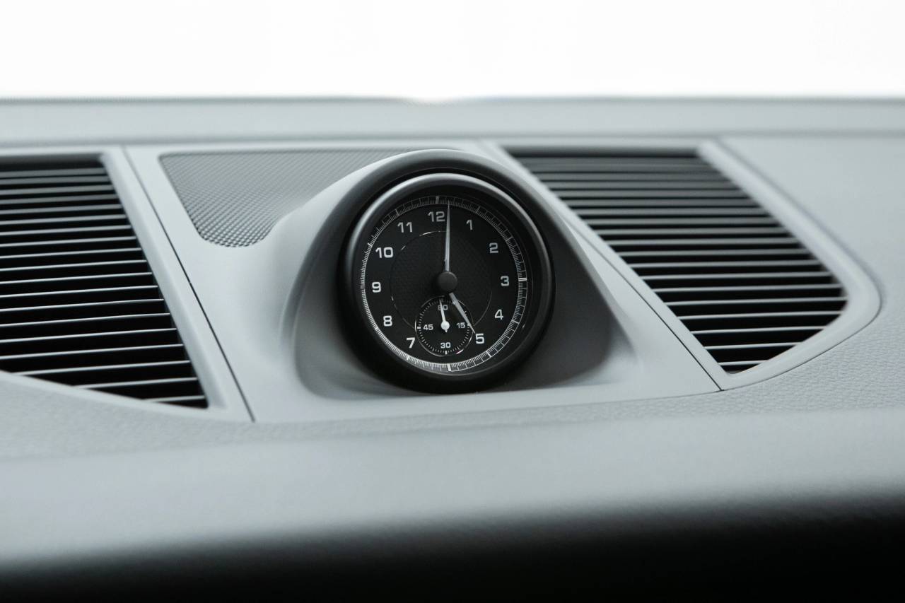 Thumbnail: 2026 Porsche Macan - 32