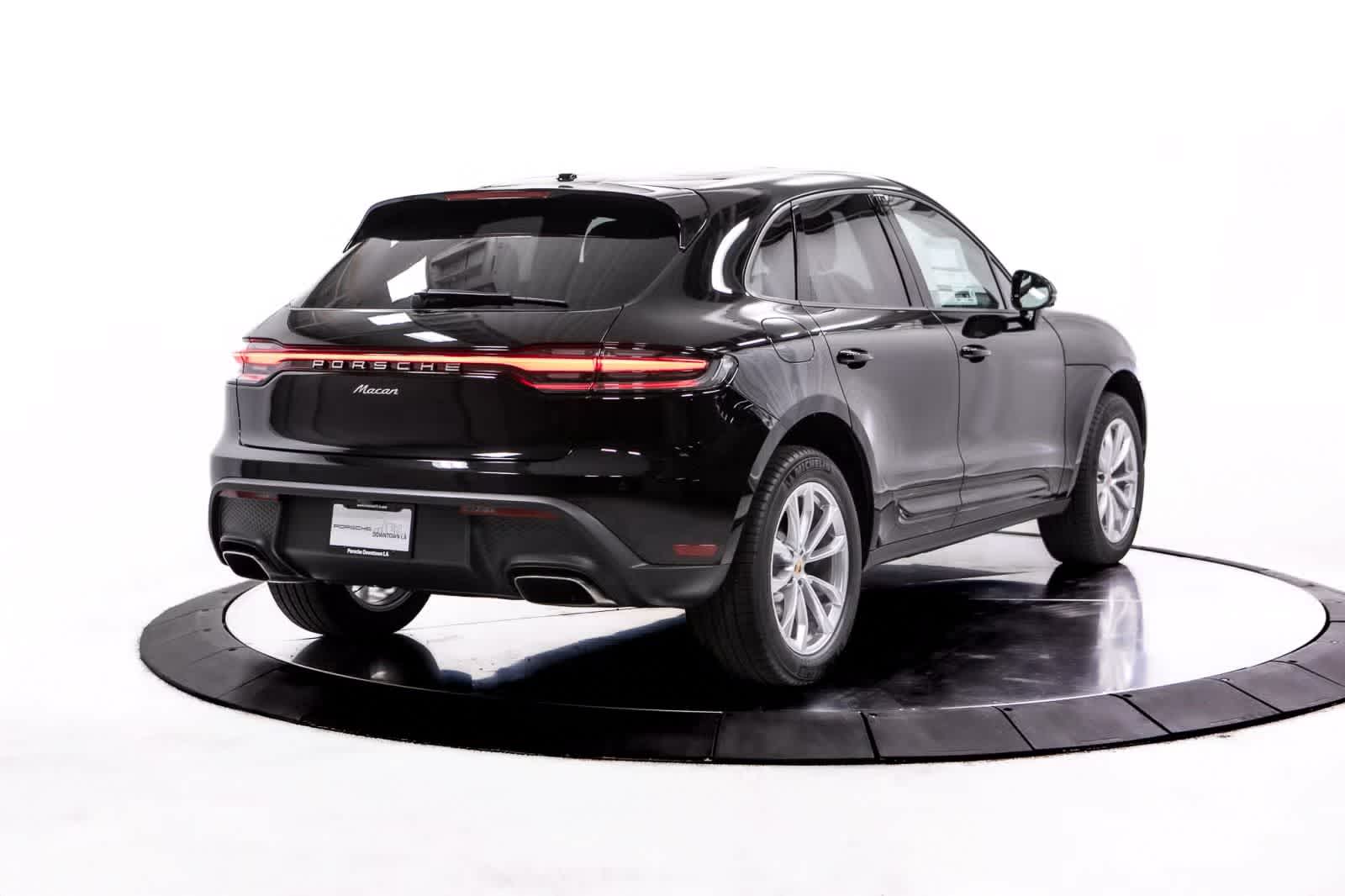 Thumbnail: 2026 Porsche Macan - 7