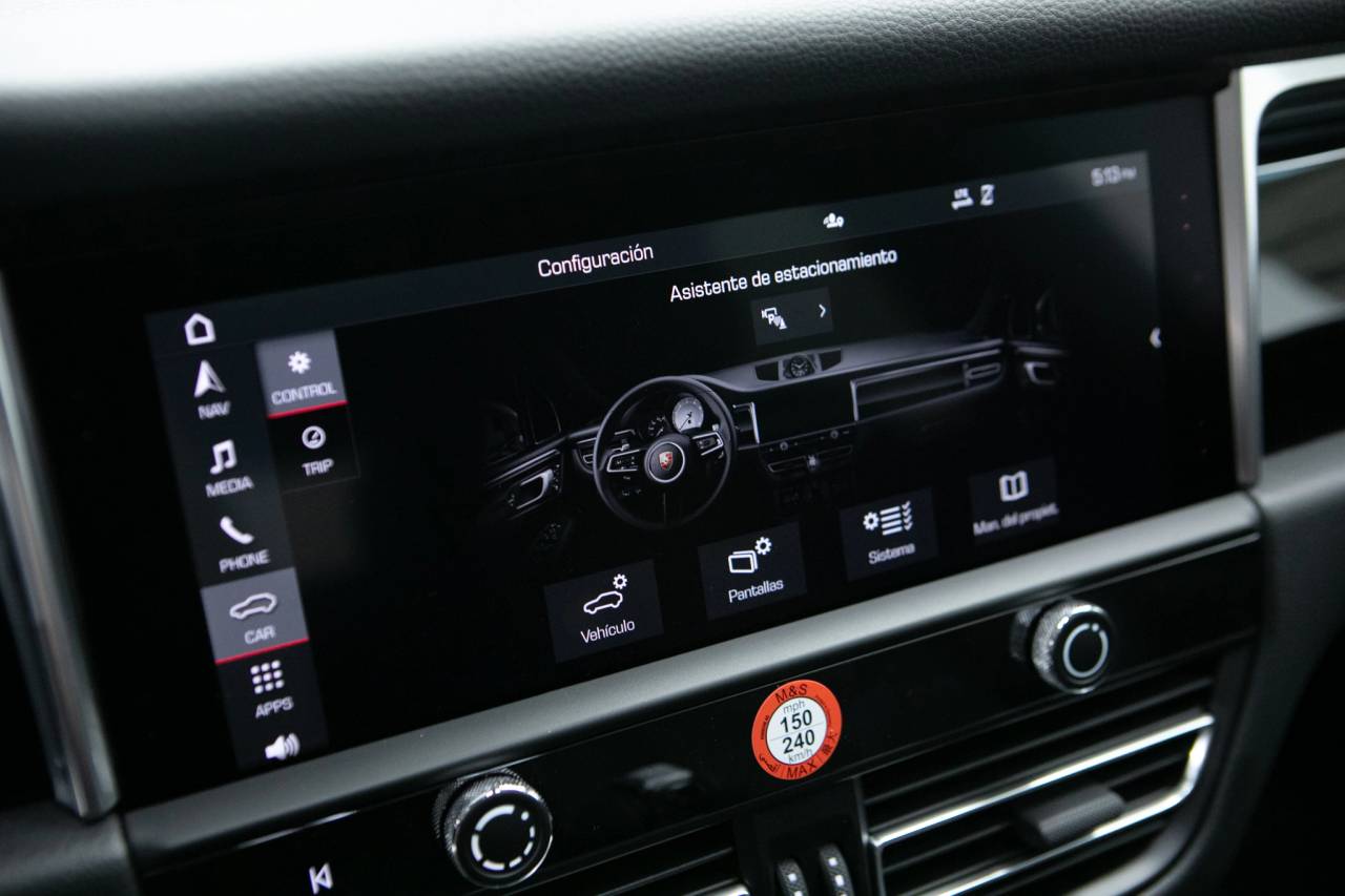 Thumbnail: 2026 Porsche Macan - 20