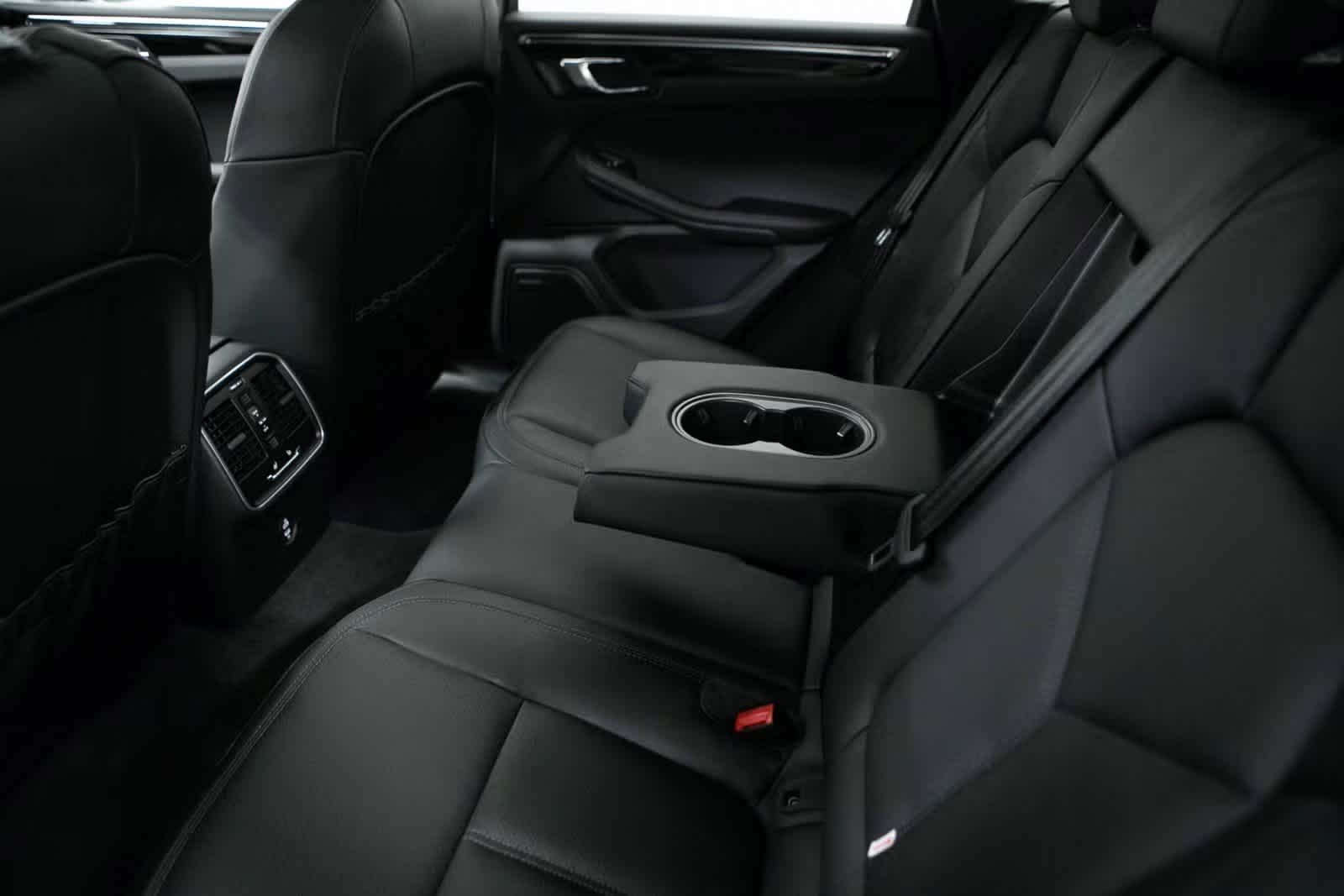 Thumbnail: 2025 Porsche Macan - 29