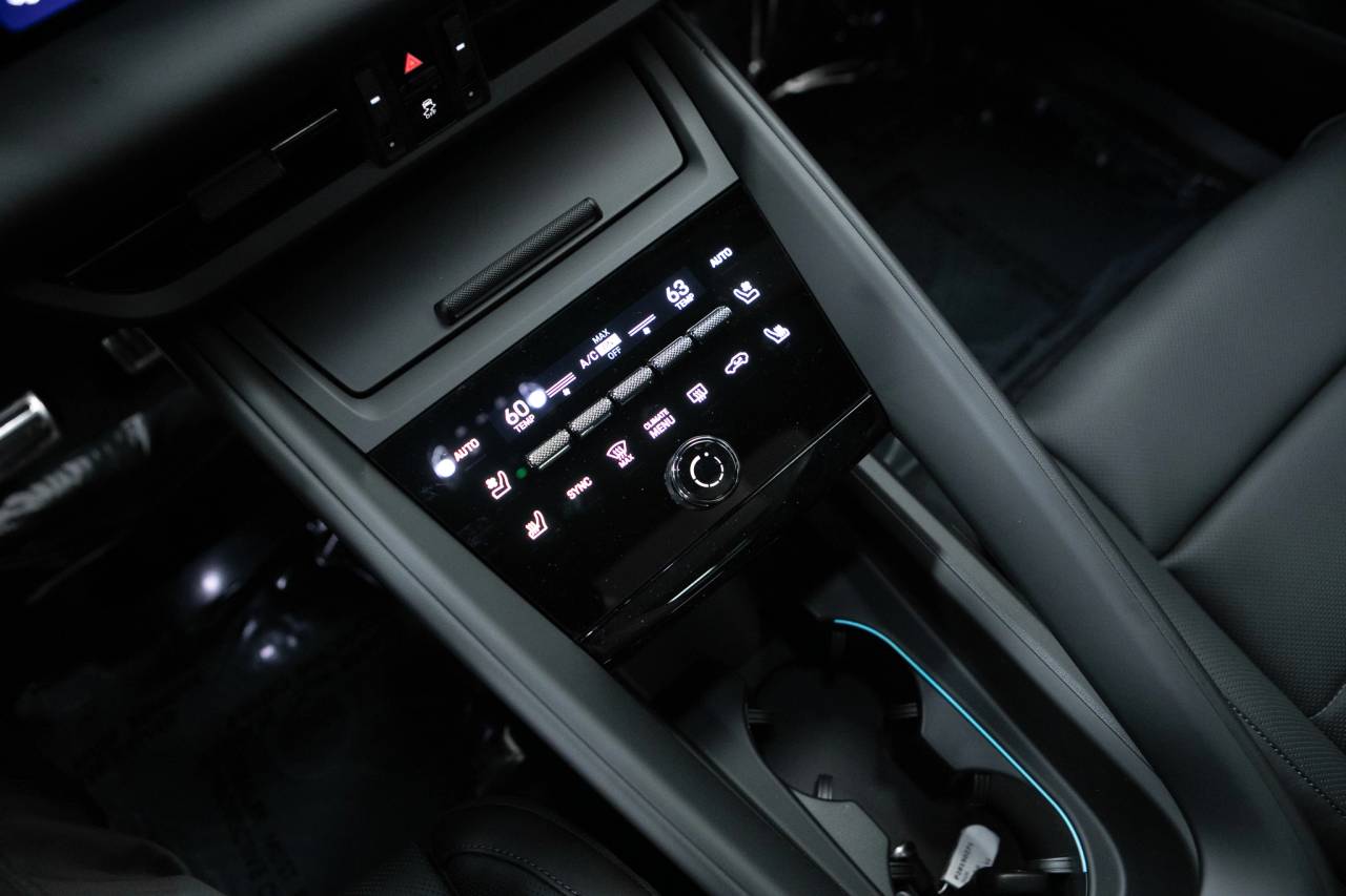 Thumbnail: 2026 Porsche Macan - 28