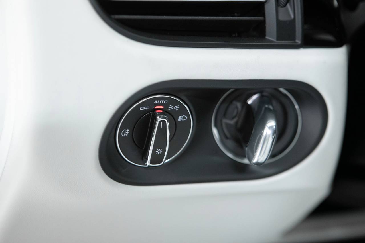 Thumbnail: 2026 Porsche Macan - 28