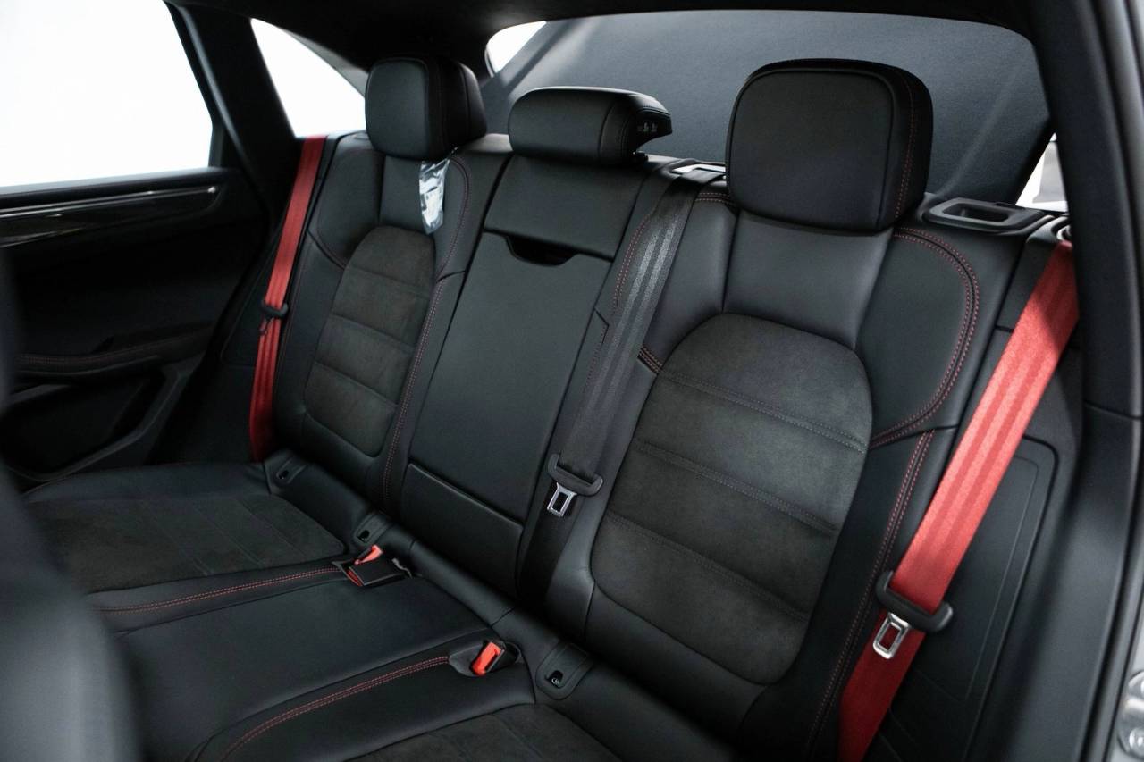 Thumbnail: 2026 Porsche Macan - 30