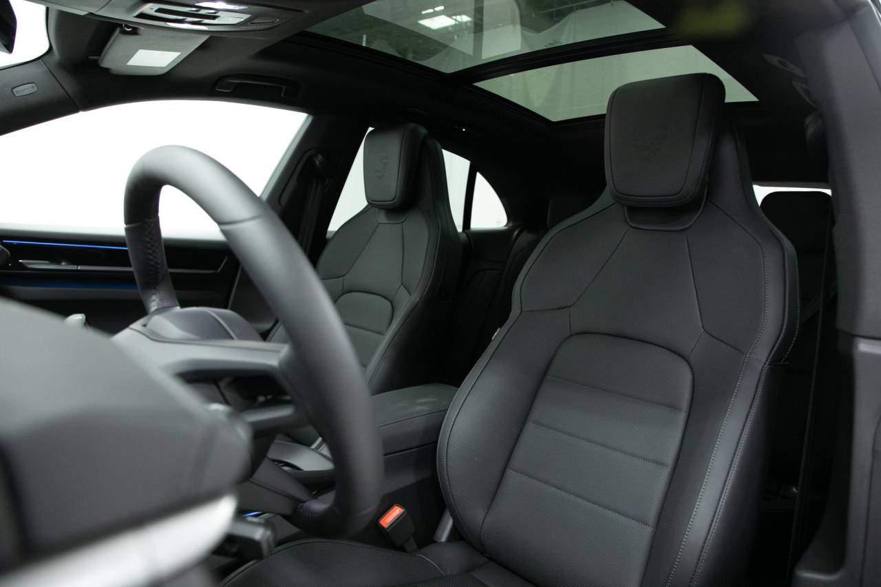 Thumbnail: 2025 Porsche Macan - 8