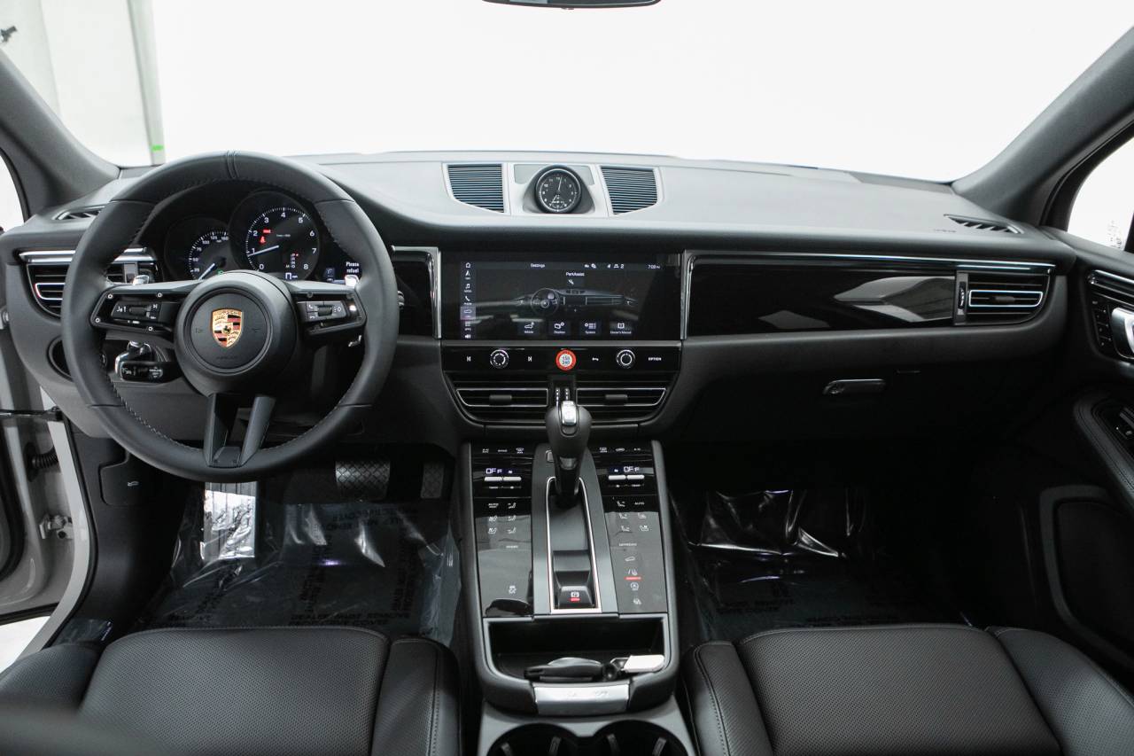 Thumbnail: 2026 Porsche Macan - 20