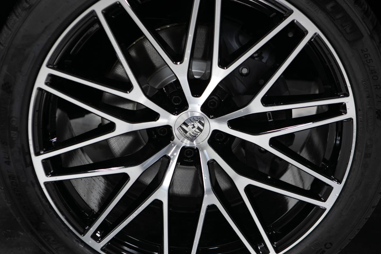 Thumbnail: 2026 Porsche Macan - 11