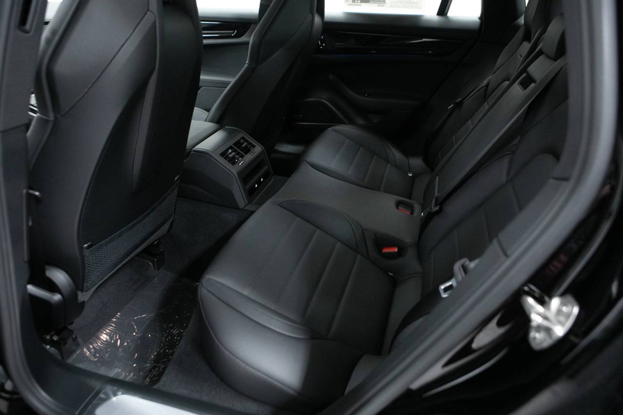 Thumbnail: 2026 Porsche Panamera - 35