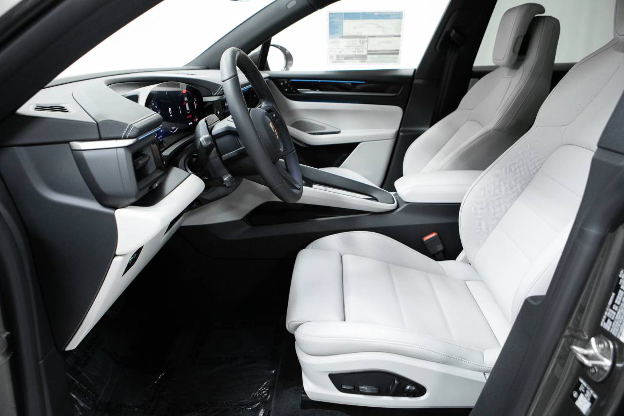 Thumbnail: 2026 Porsche Macan - 22