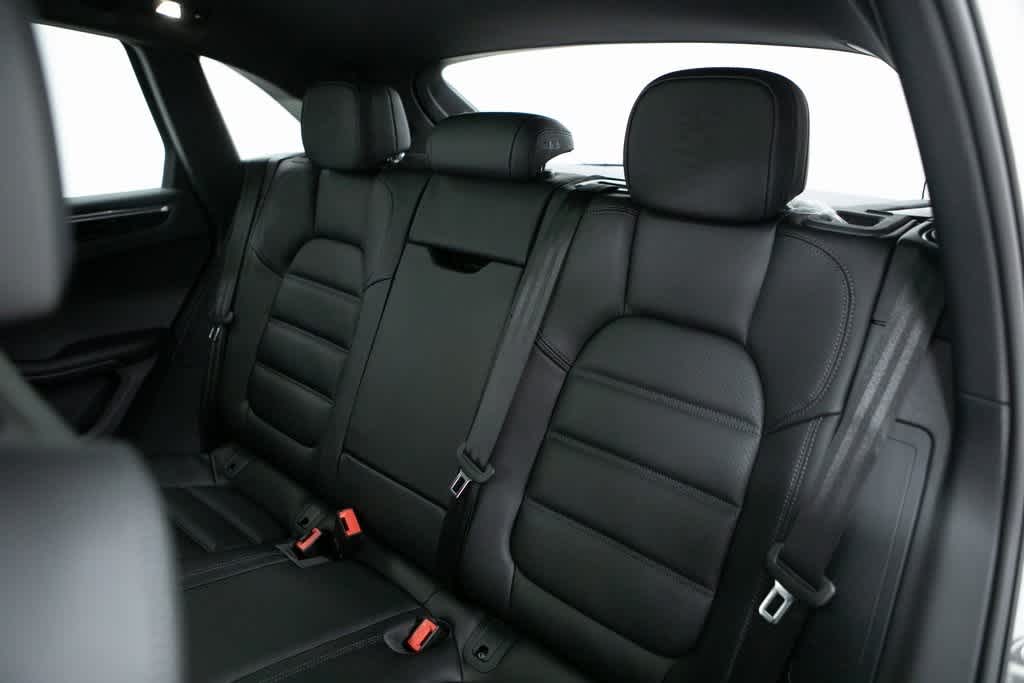 Thumbnail: 2025 Porsche Macan - 35
