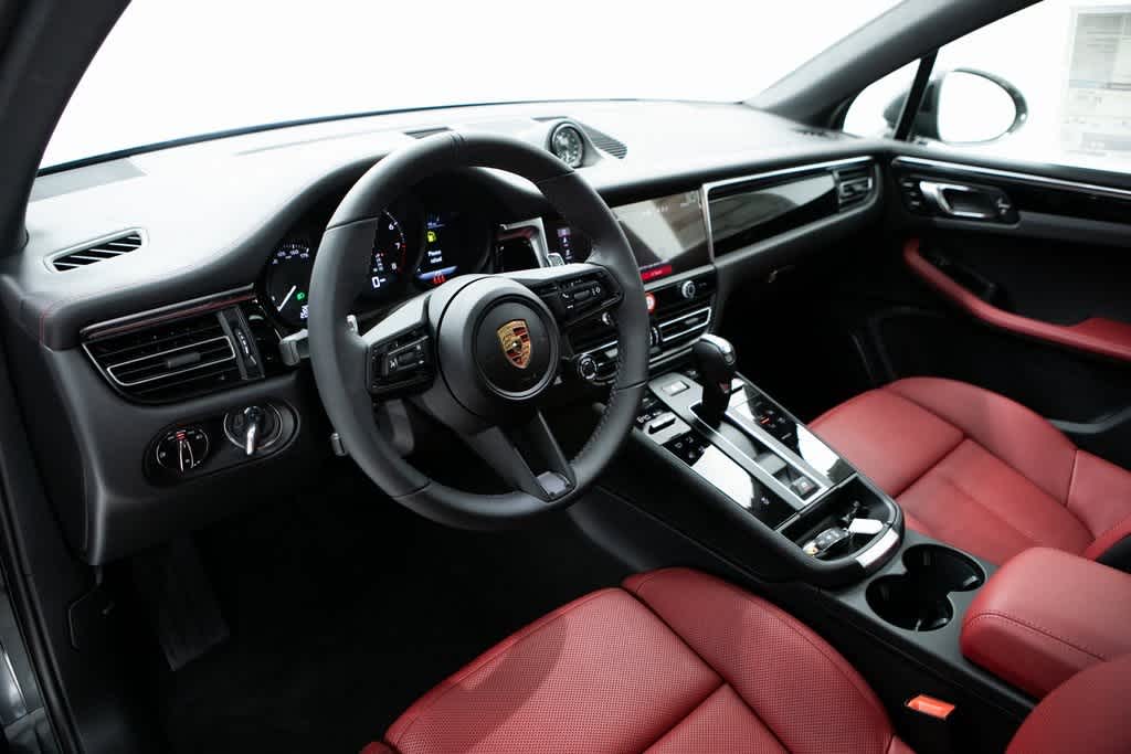 Thumbnail: 2025 Porsche Macan - 4