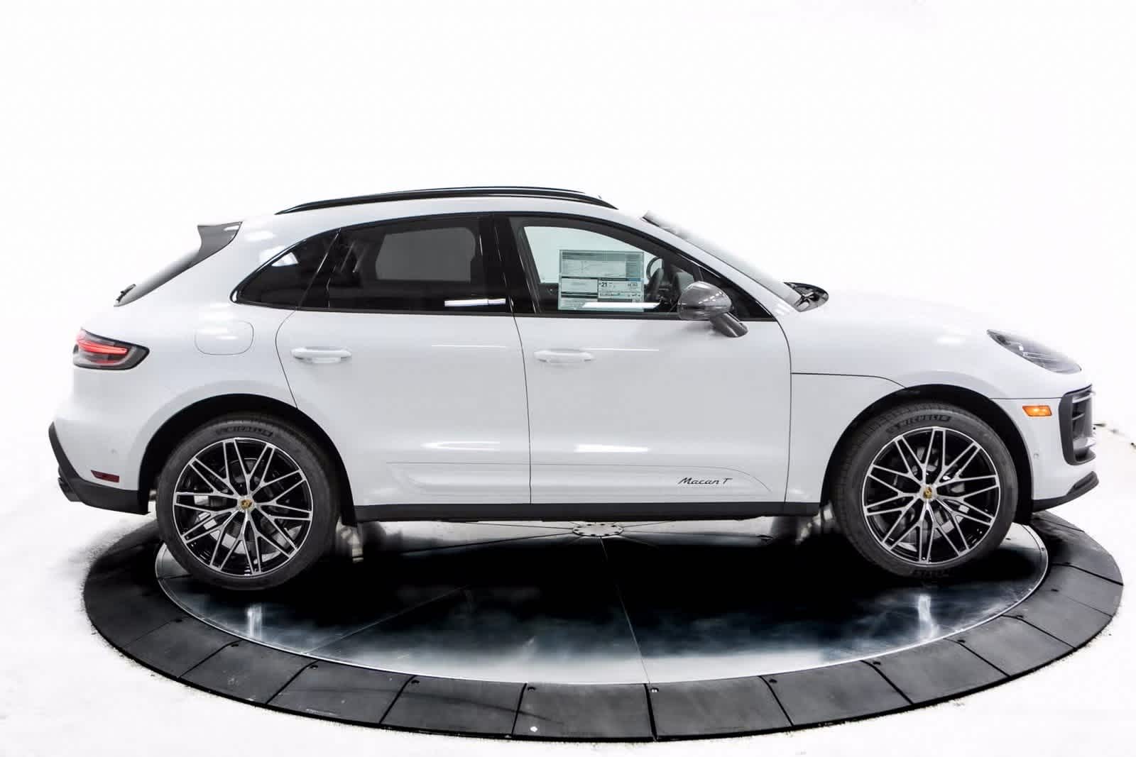 Thumbnail: 2025 Porsche Macan - 8