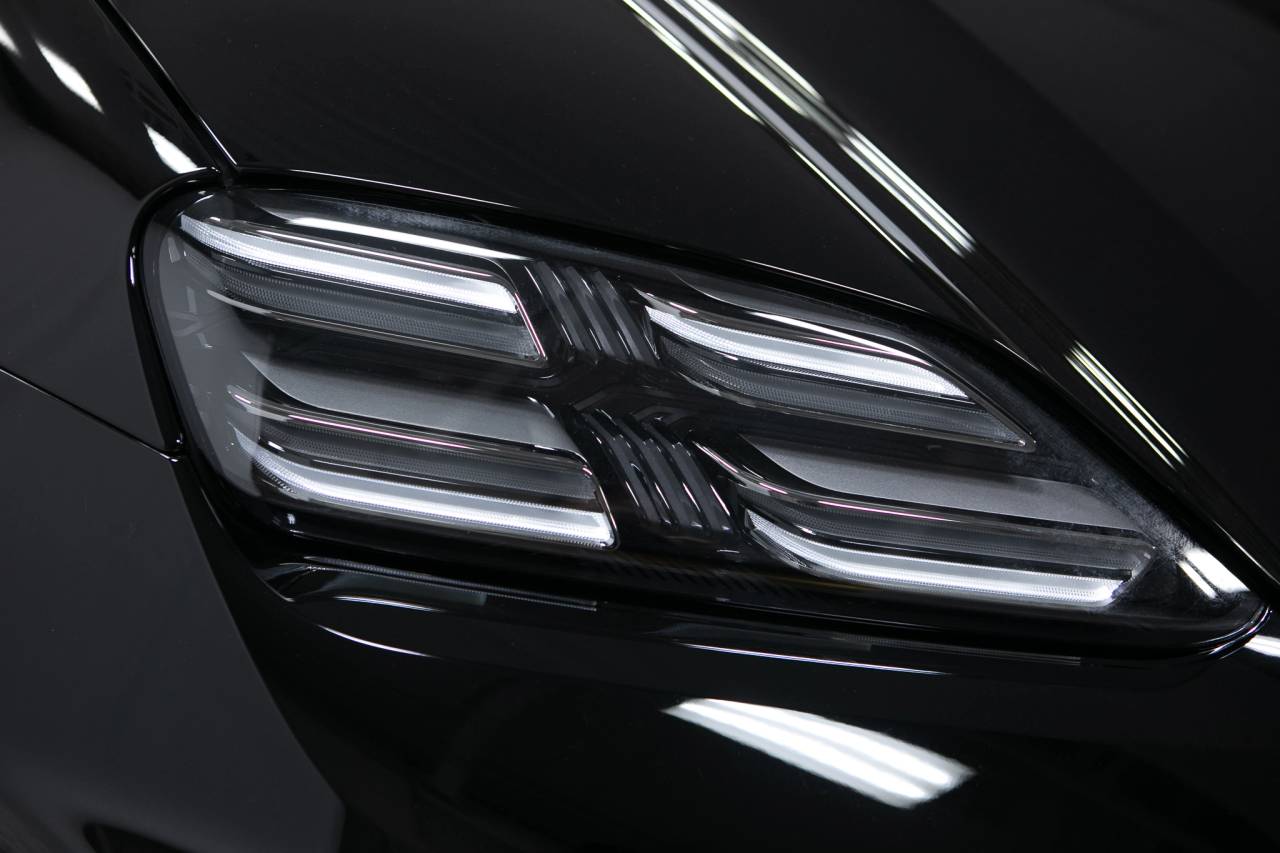 Thumbnail: 2026 Porsche Macan - 13