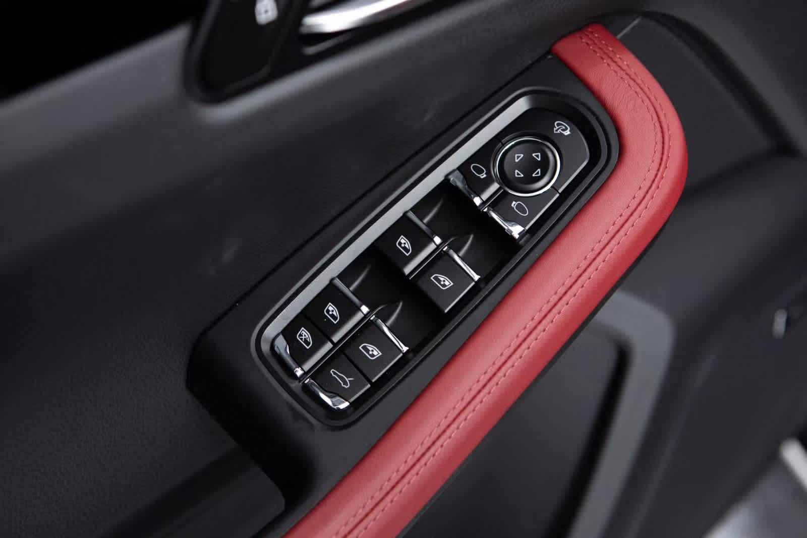 Thumbnail: 2025 Porsche Macan - 19