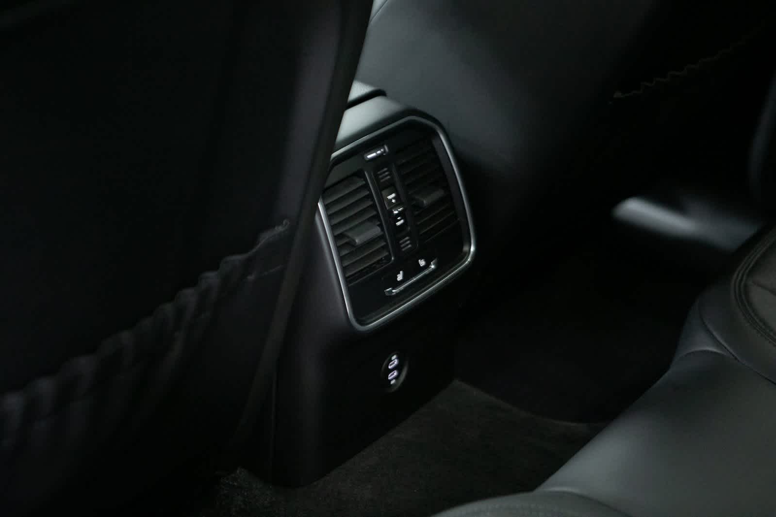 Thumbnail: 2023 Porsche Macan - 28