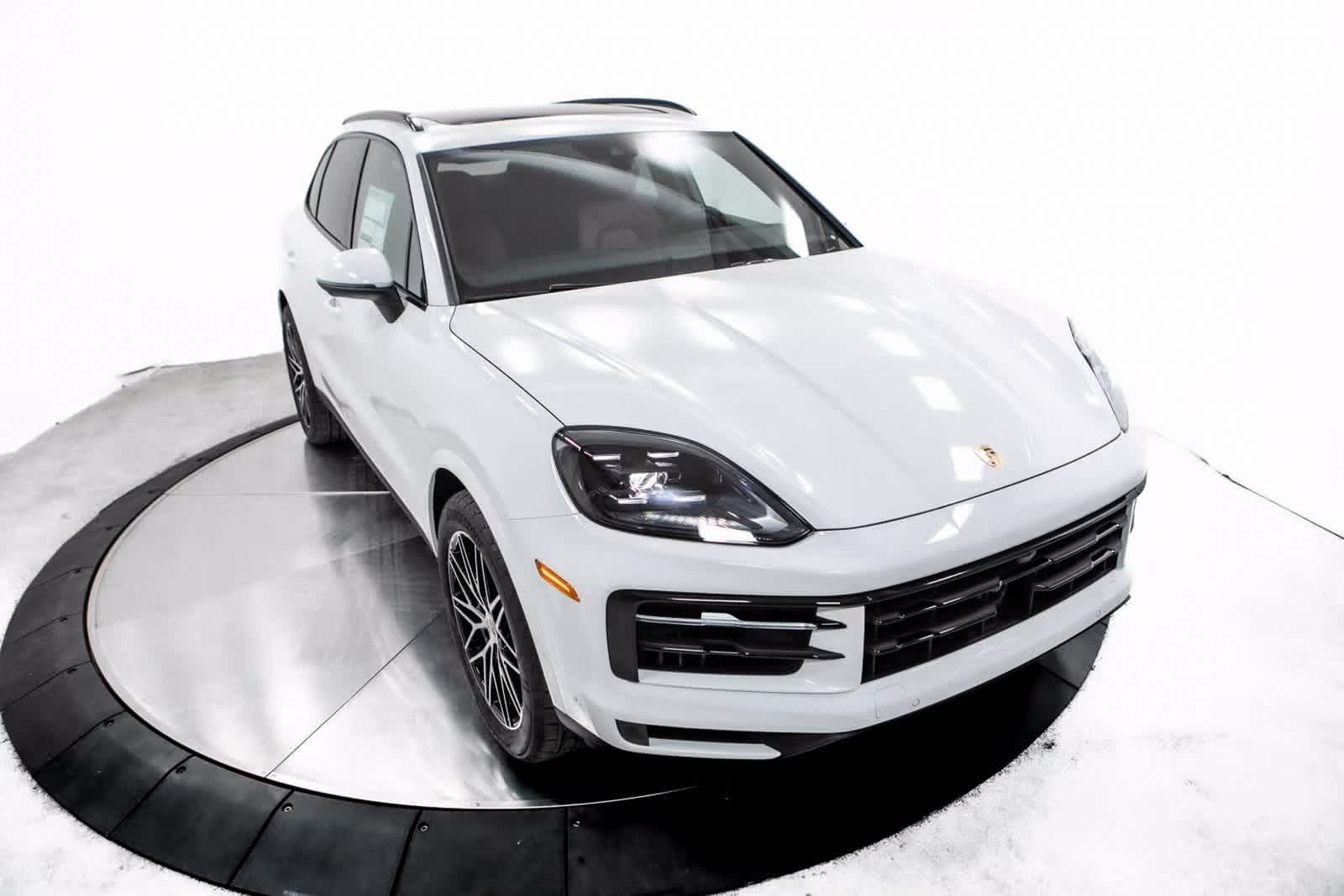 Thumbnail: 2025 Porsche Cayenne - 38