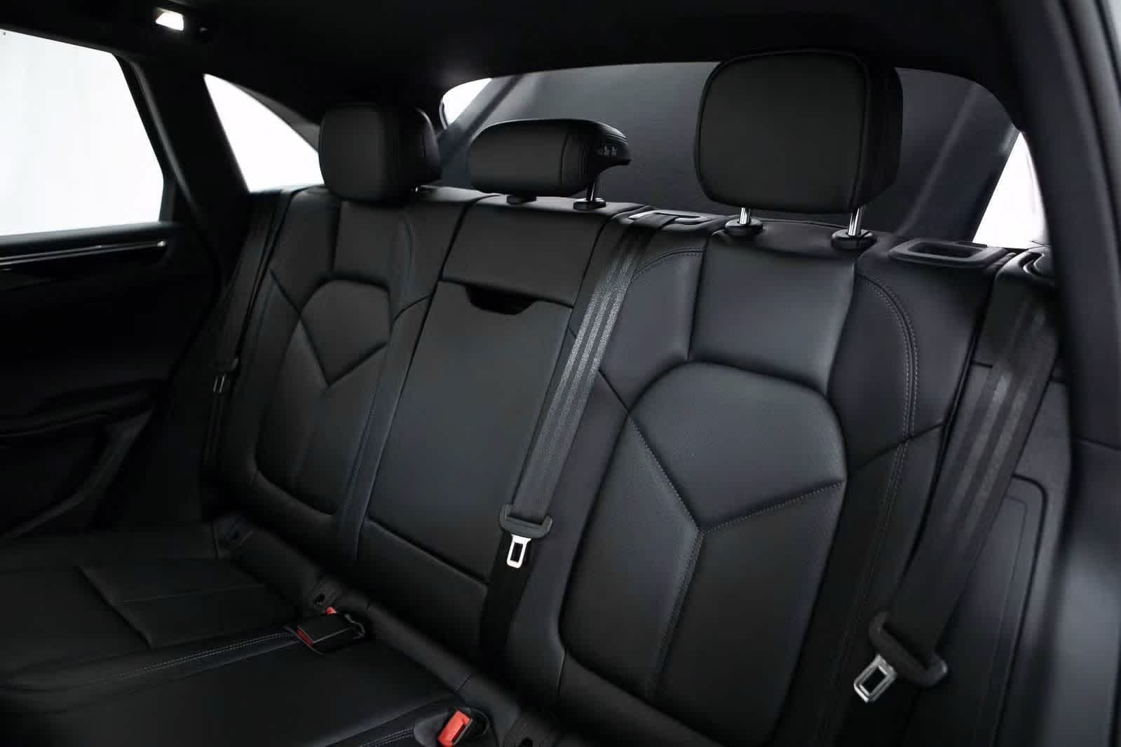 Thumbnail: 2026 Porsche Macan - 36