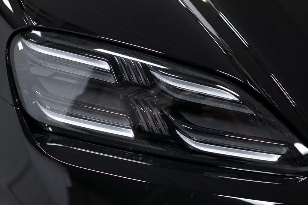 Thumbnail: 2025 Porsche Macan - 19