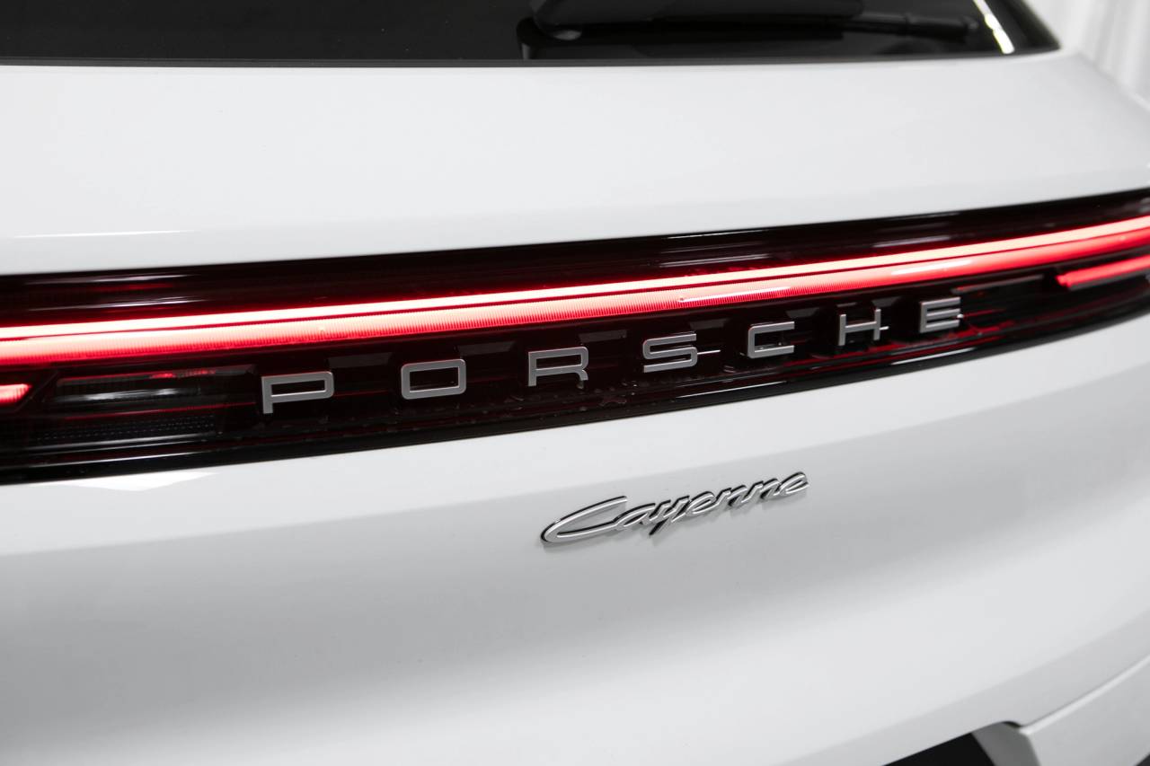 Thumbnail: 2026 Porsche Cayenne - 16