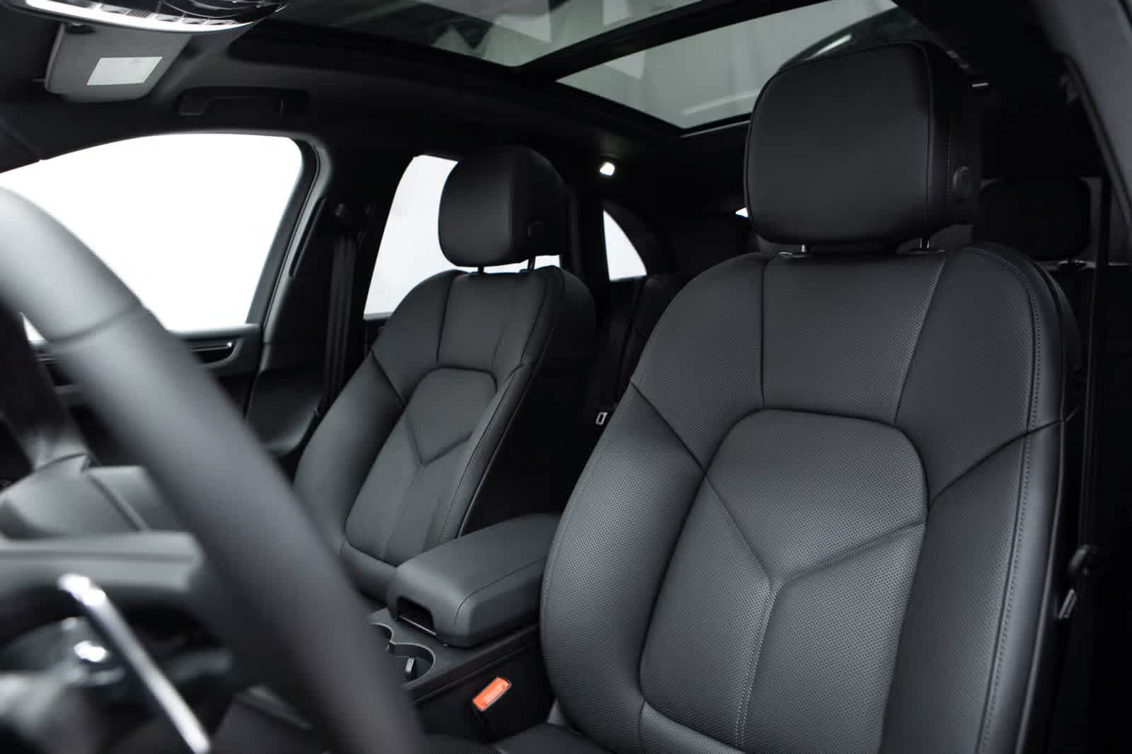 Thumbnail: 2026 Porsche Macan - 5