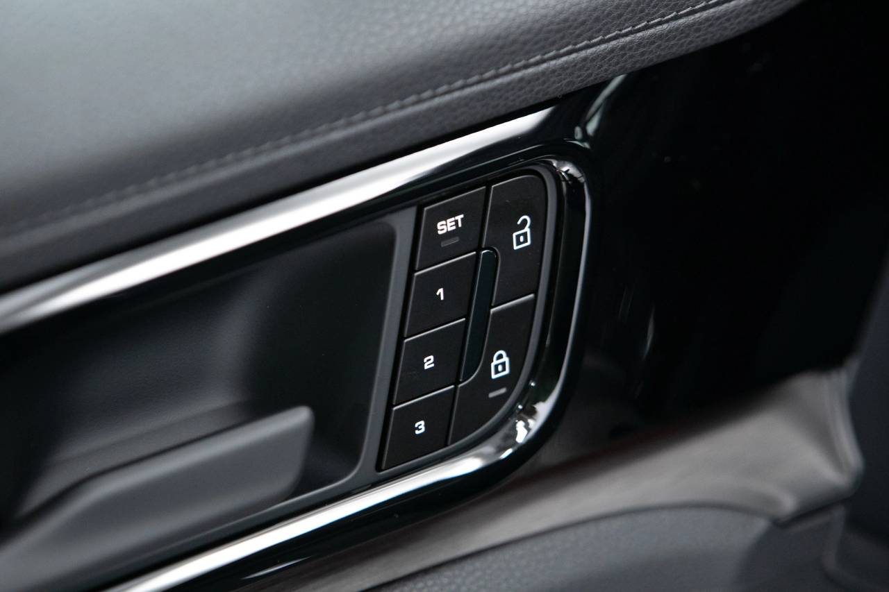 Thumbnail: 2026 Porsche Panamera - 25