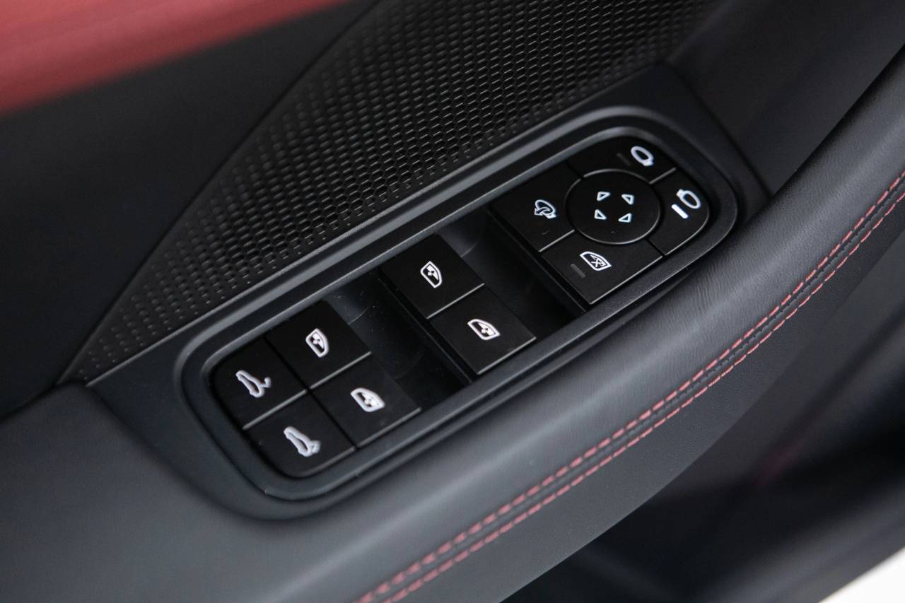 Thumbnail: 2026 Porsche Panamera - 26