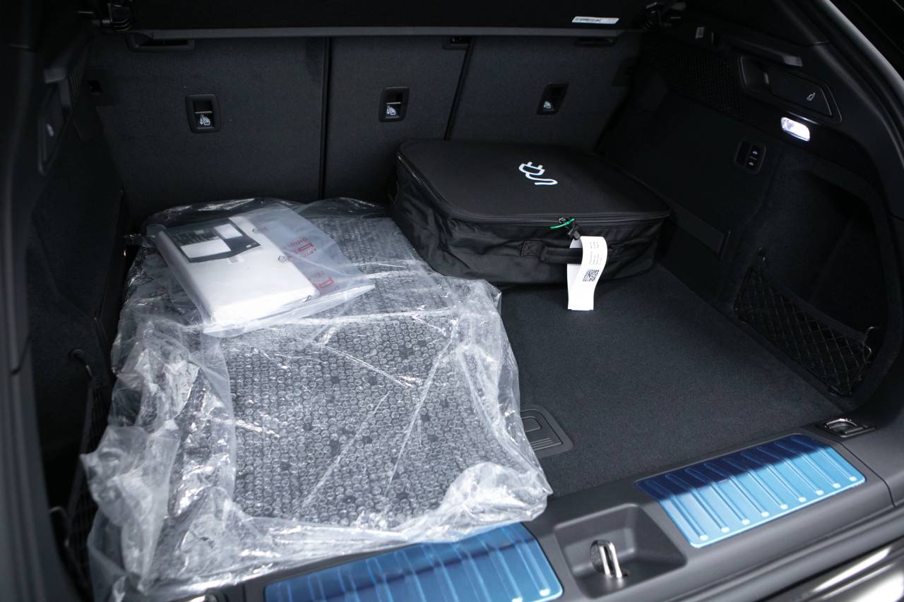 Thumbnail: 2025 Porsche Macan - 38