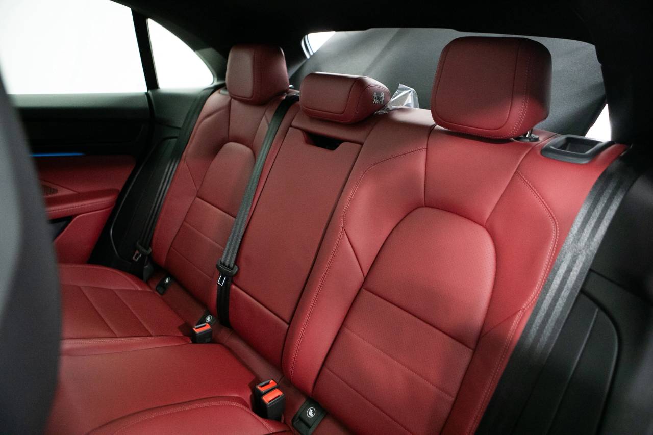 Thumbnail: 2026 Porsche Macan - 38