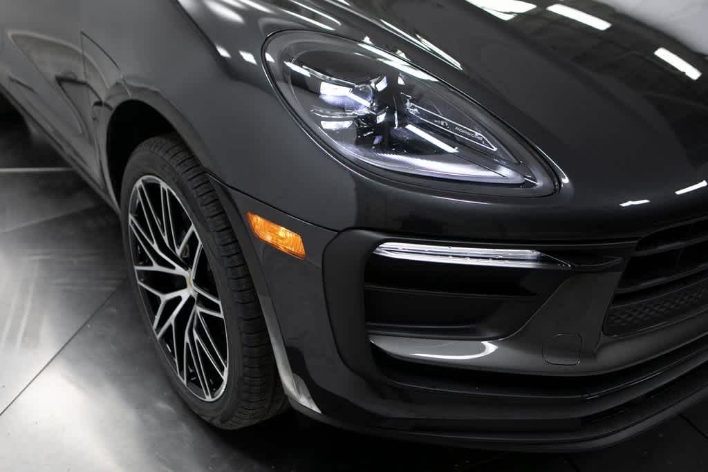 Thumbnail: 2025 Porsche Macan - 12