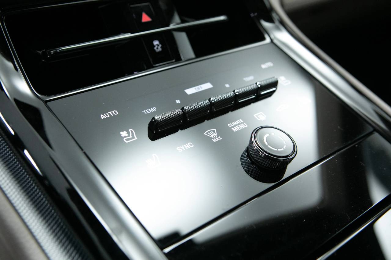 Thumbnail: 2026 Porsche Panamera - 29