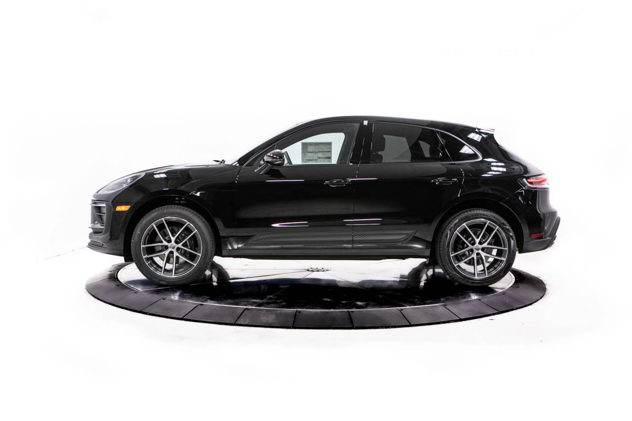 Thumbnail: 2026 Porsche Macan - 2