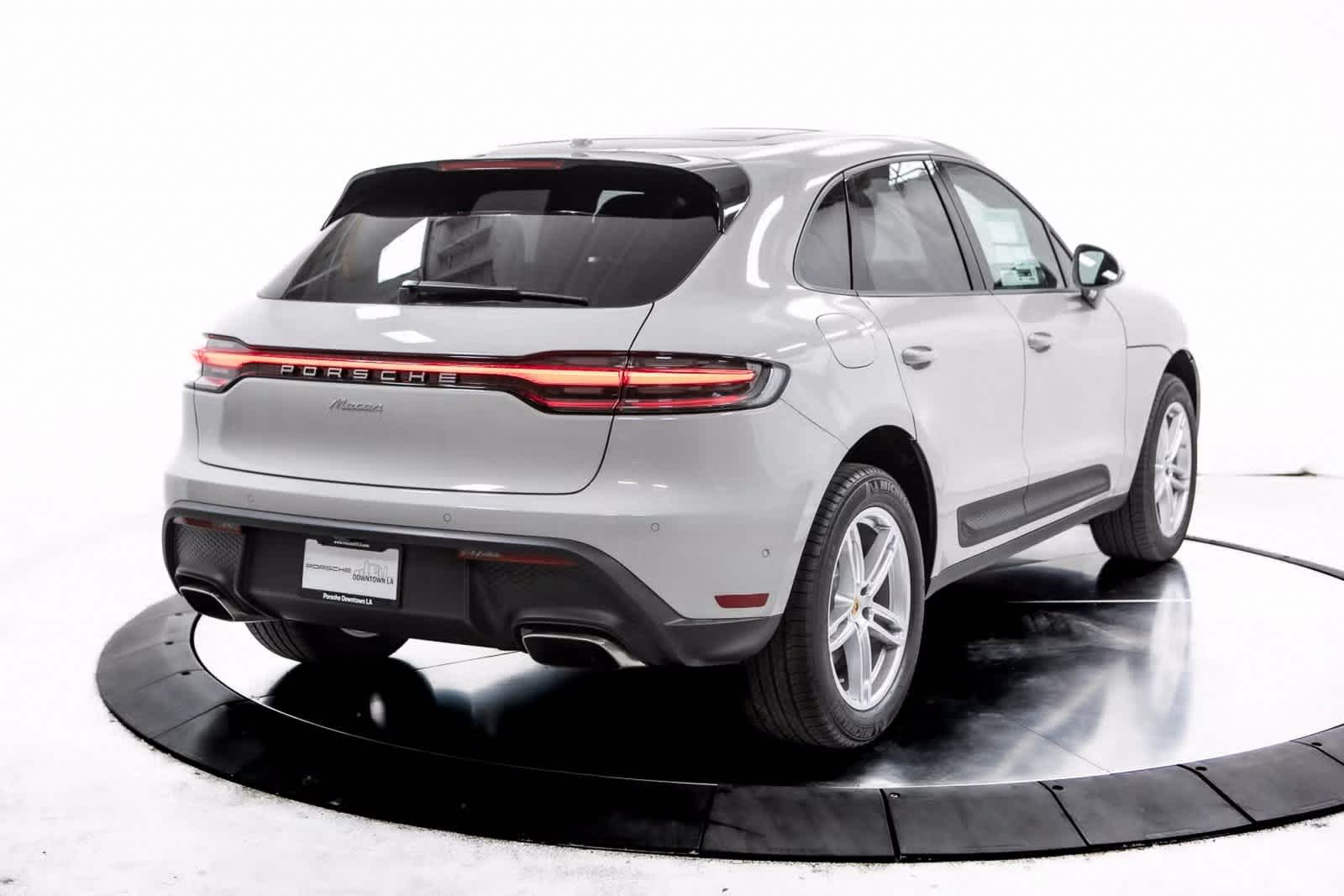 Thumbnail: 2025 Porsche Macan - 7