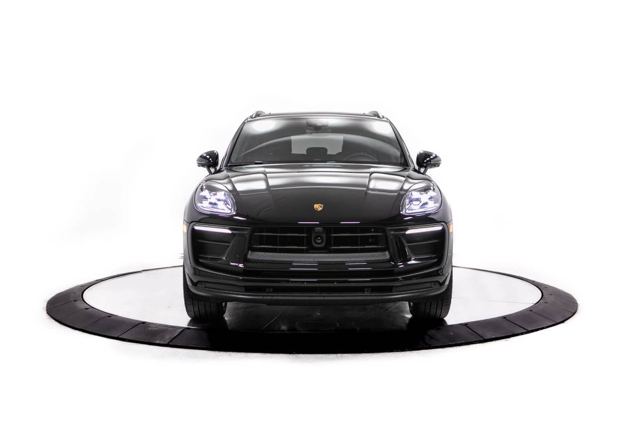 Thumbnail: 2026 Porsche Macan - 10