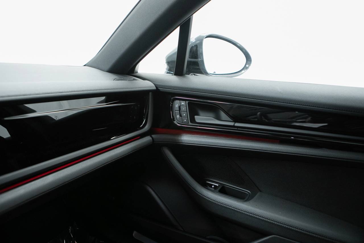 Thumbnail: 2026 Porsche Panamera - 32