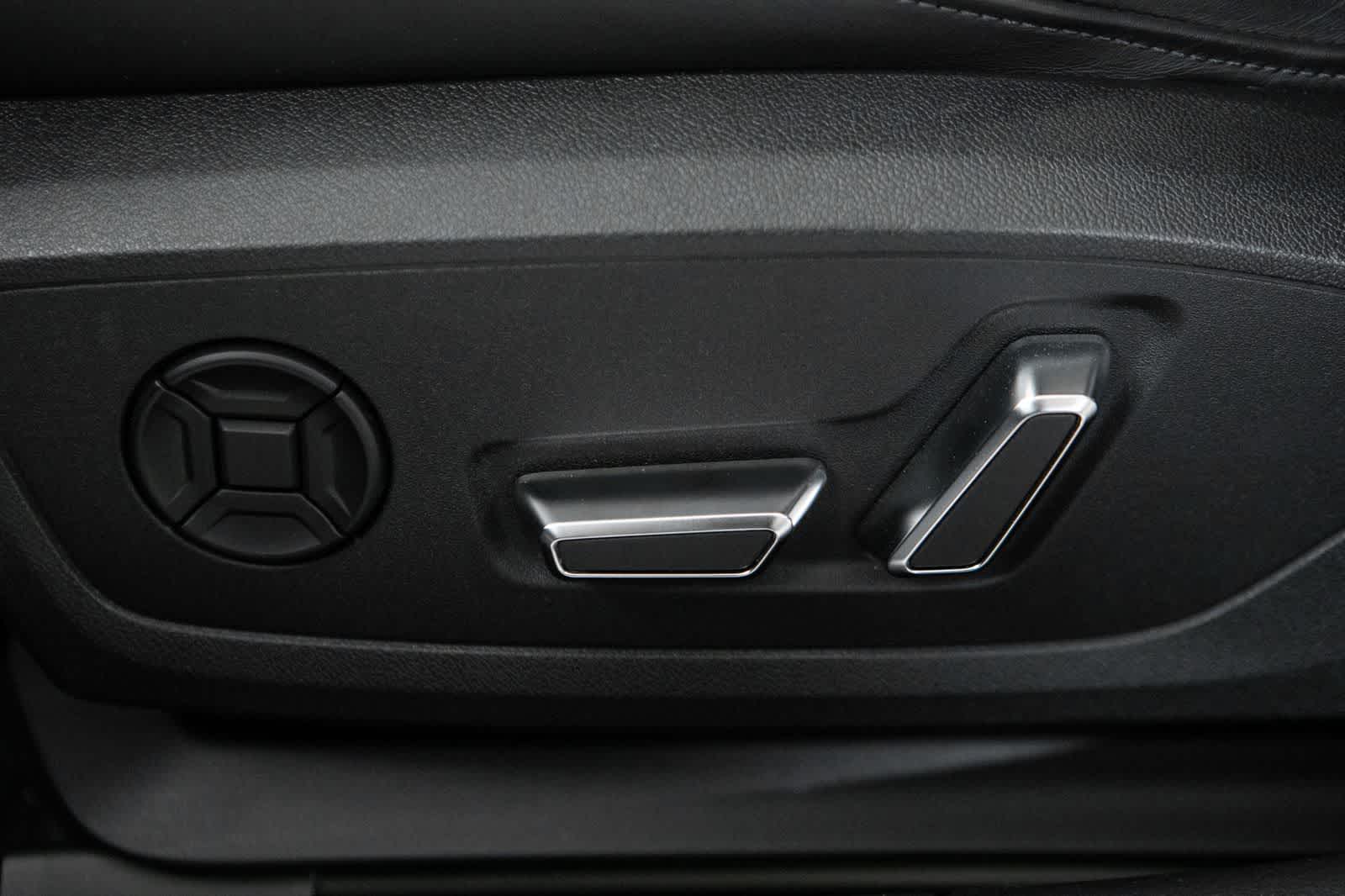 Thumbnail: 2023 Audi RS 6 - 23