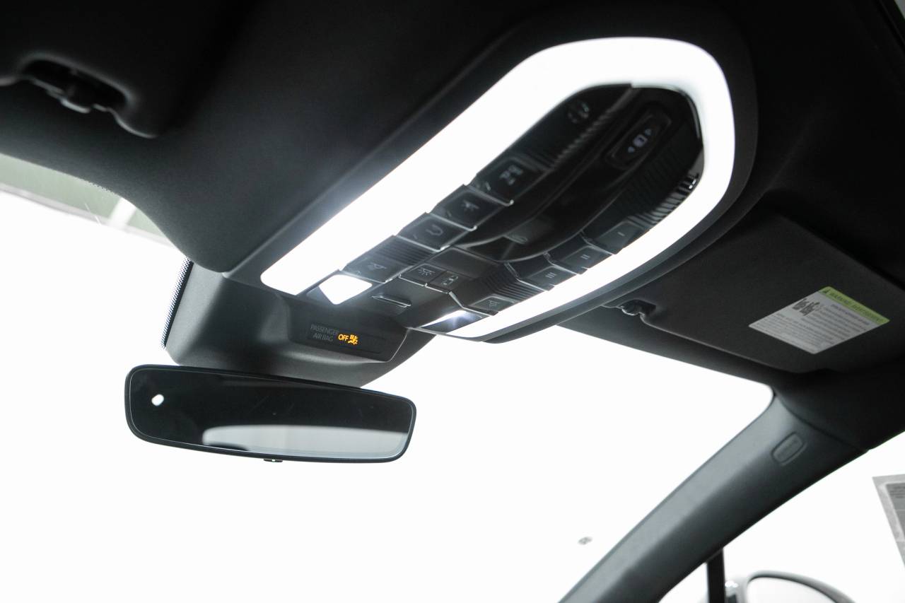 Thumbnail: 2026 Porsche Macan - 29